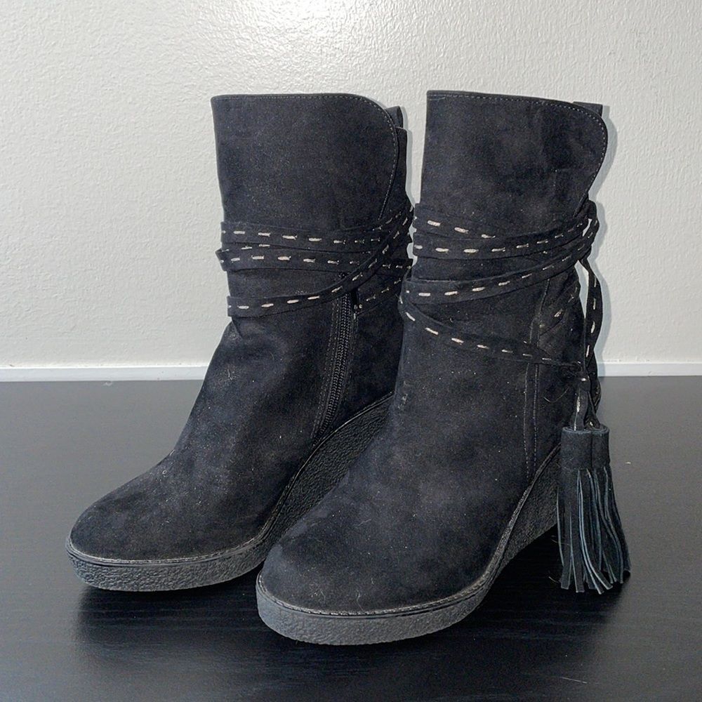 UNIONBAY Black Women's Faux Suede Wedge Ankle Booties With Tassels Size 6.5